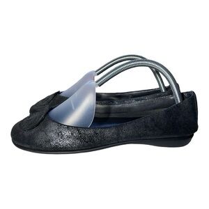 The Flexx  Bon Plush Rose Toe Flat Black/ Metallic Gray
Leather US 9.5/ EU 41